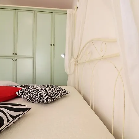Vakantiehuis Rosettas House In *